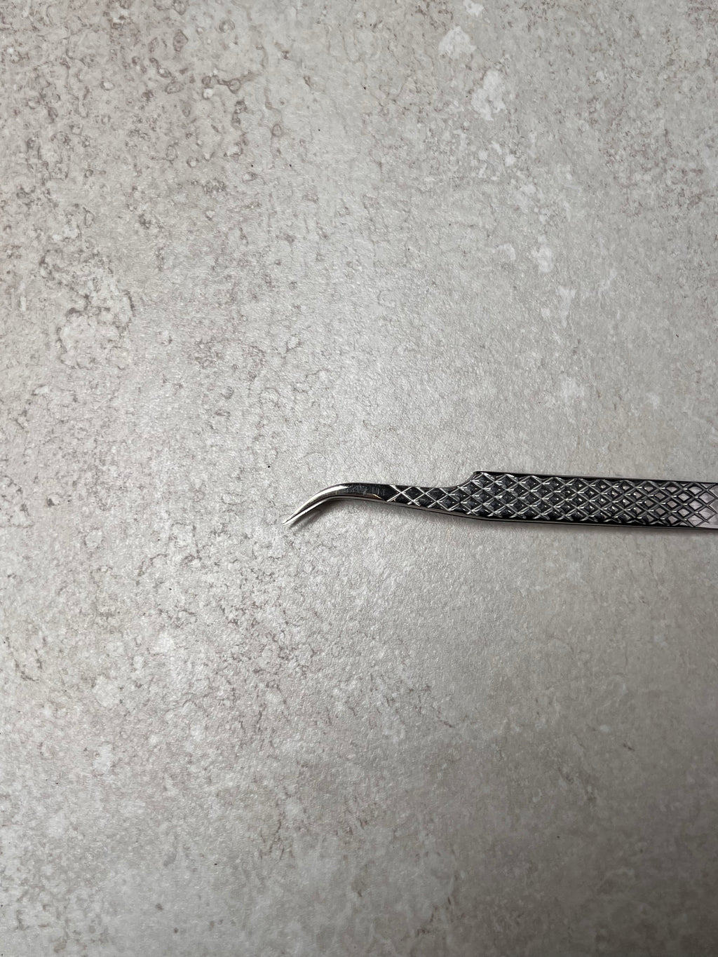 Curved Fanning Tweezers - Non Fibre